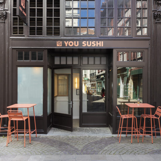 Agencement intérieur du restaurant You sushi à Bayonne.Salle de restaurant, bar, réception et entrée...